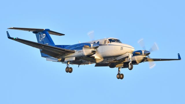 Beechcraft Super King Air 350 (N868UP) - Gama Aviation (Wheels Up) Beechcraft Super King Air 350 (N868UP) arrives at KRDU Rwy 23R on 12/04/2019 at 4:27 pm.