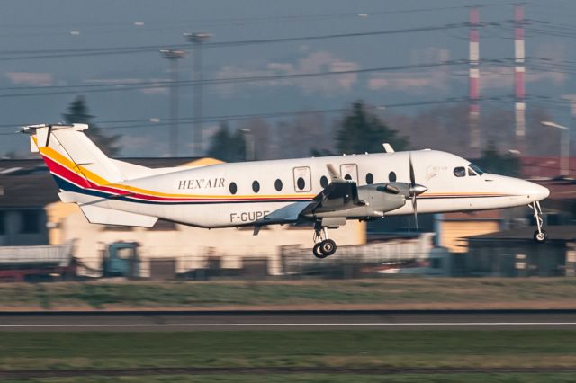 Beechcraft 1900 (F-GUPE) - atterrissage Paris Orly (LFPO)