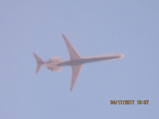 McDonnell Douglas MD-90 (N906DA)