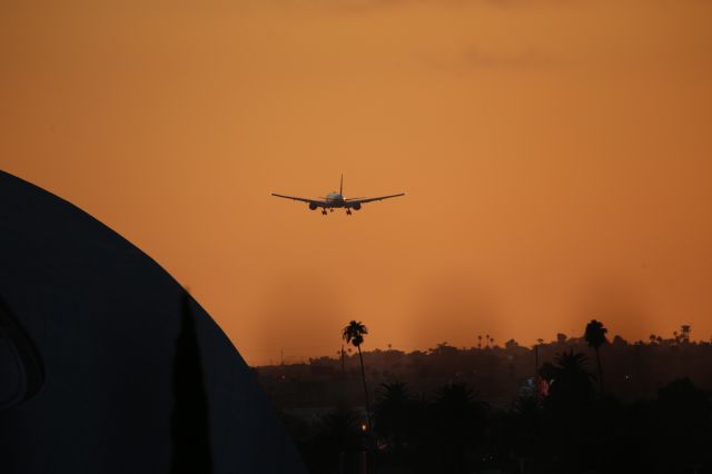 Boeing 777-200 (N78001)