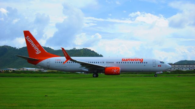 Boeing 737-800 (C-GFEH)