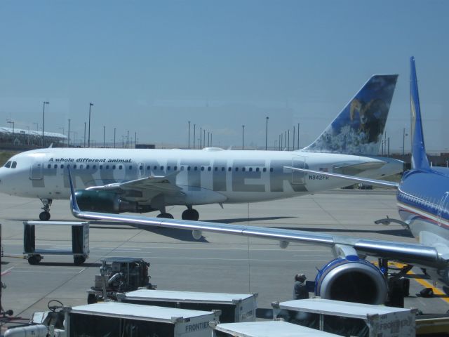 Airbus A319 (N942FR)