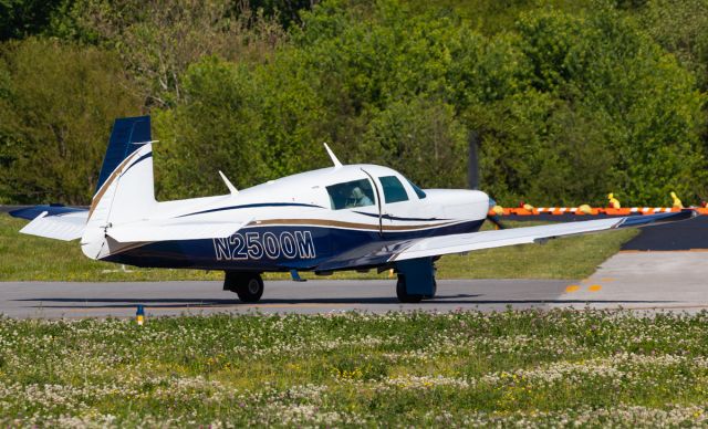 Mooney M-20 Turbo (N2500M) - N20K taxiing at VBT after arriving from Fort Smith