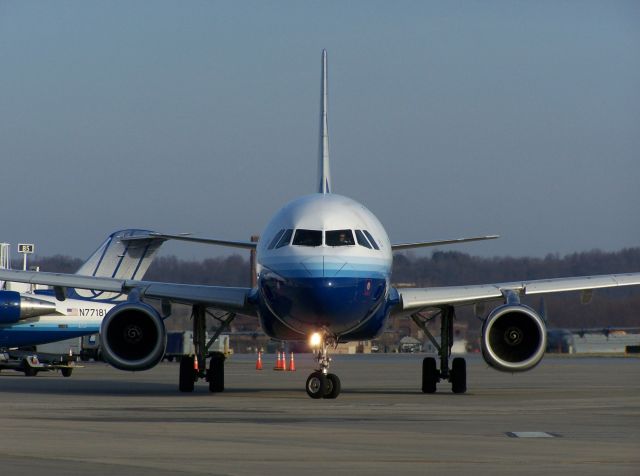 Airbus A320 (N403UA) - Outbound for Chicago