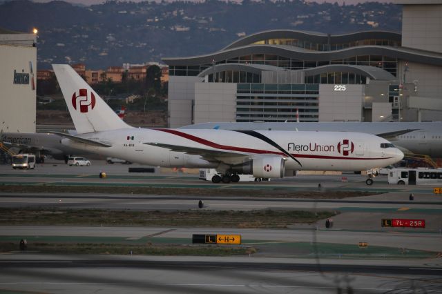 BOEING 767-200 (XA-EFR)
