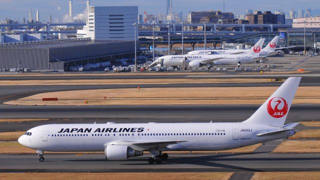 BOEING 767-300 (JA602J)