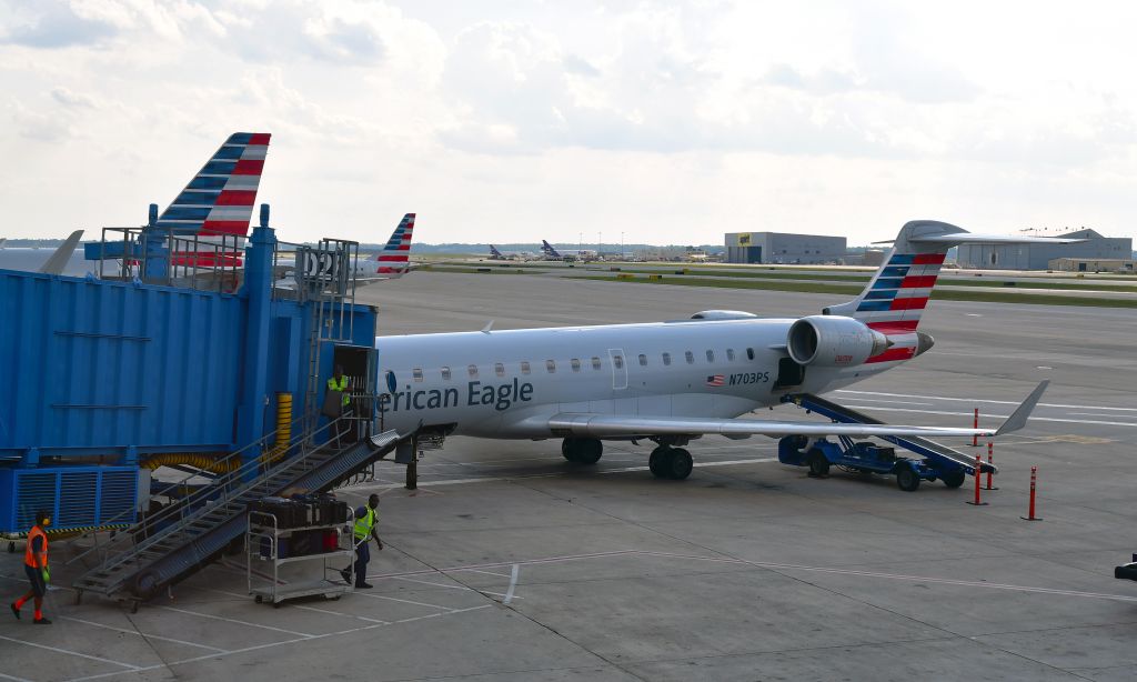 Canadair Regional Jet CRJ-700 (N703PS) - American Airlines Bombardier CRJ-701ER N703PS in Detroit