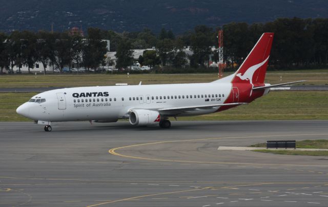 BOEING 737-400 (VH-TJK)