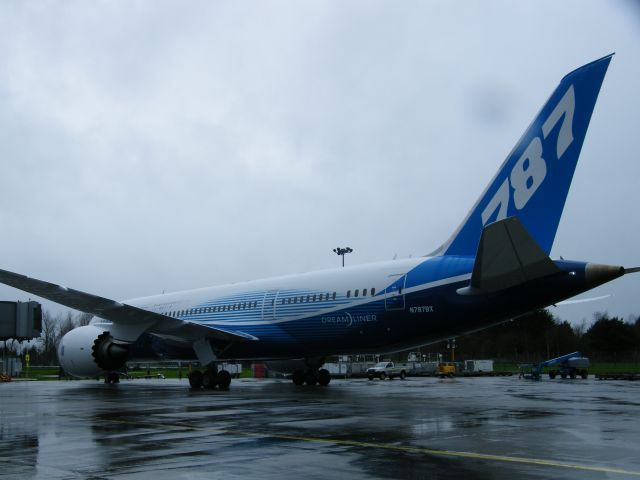 — — - N787BX BOEING 787 ZA -003 ON STAND AT EINN WED 17/11/2011 IN WET AND WINDY IRISH DAY