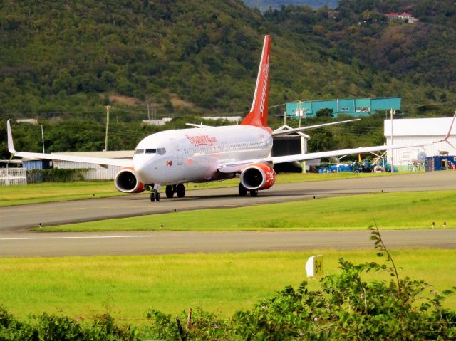 Boeing 737-800 (C-GLRN)