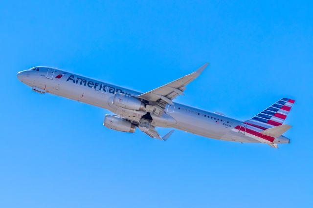 Airbus A321 (N163AA) - American Airlines A321 taking off from PHX on 10/9/22. Taken with a Canon 850D and Tamron 150-600mm G2 lens.