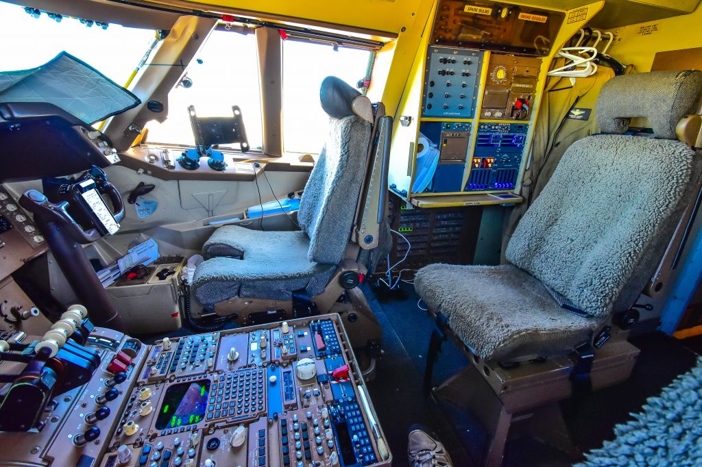 Boeing 747-200 (N744ST) - Cockpit of Global Supertanker N744ST