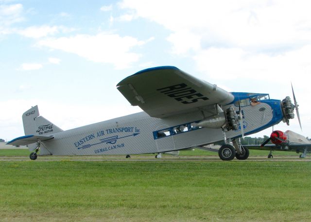 Experimental 100kts-200kts (N8407) - At AirVenture.