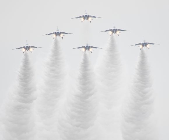 KAWASAKI T-4 — - November 3, 2019br /Air Festival at Iruma Air Force Basebr /Conditions are cloudy !!br /#Blue Impulse !!br /Approach by 6 aircraft formation immediately after takeoff..