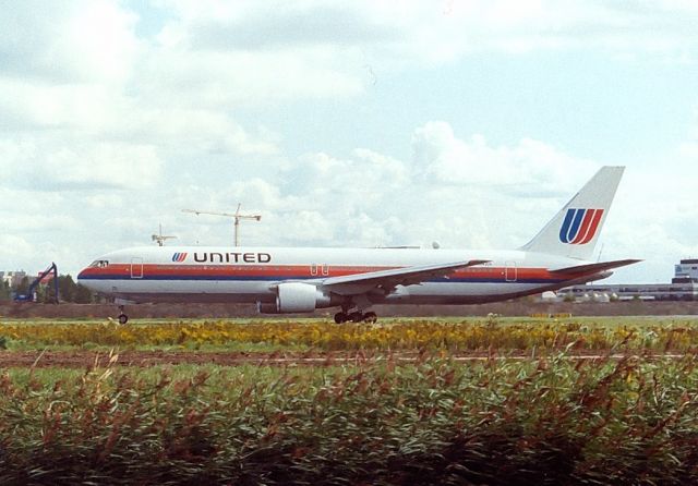 BOEING 767-300 (N643UA) - United B767-322ER cn25093 archief