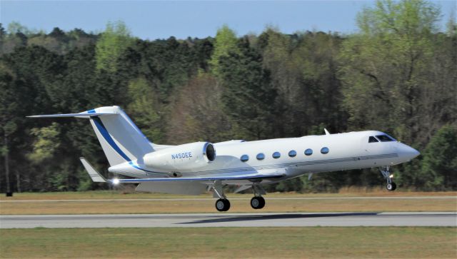 N450EE — - 2009 Gulfstream G450 lands on runway 31 at Falcon Field-Peachtree City, Ga.