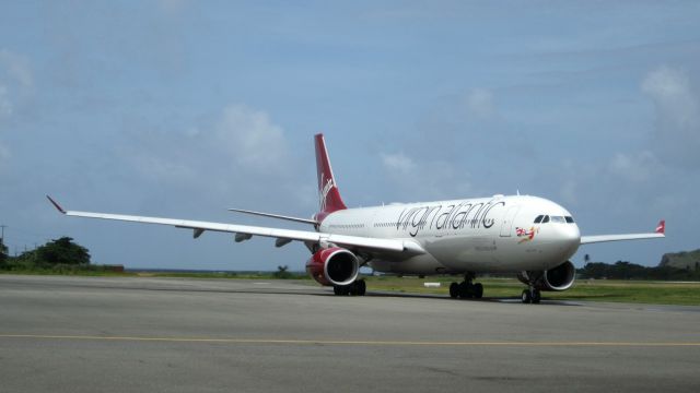 Airbus A330-300 (G-VLUV)