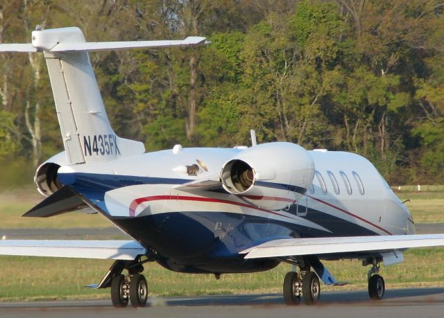 Learjet 45 (N435FX) - Taxiing to the active at the Shreveport Downtown airport.