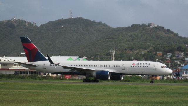 Boeing 757-200 (N669DN)