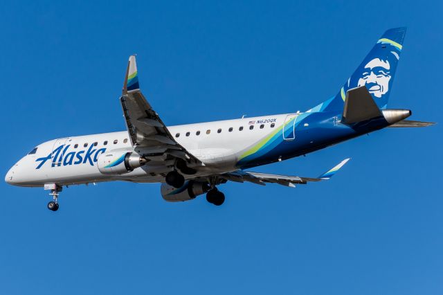 Embraer 175 (N620QX) - Alaska (Horizon Air) ERJ175 arriving from Seattle (SEA)