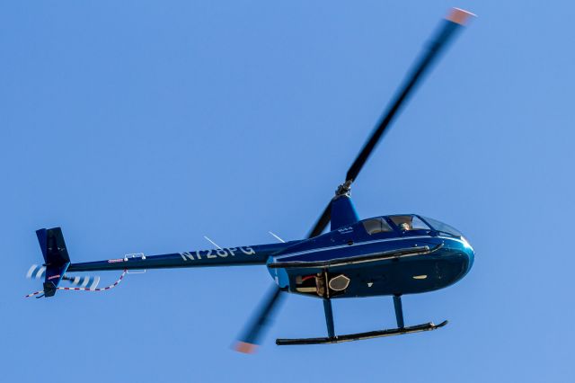 Robinson R-44 (N728PG)