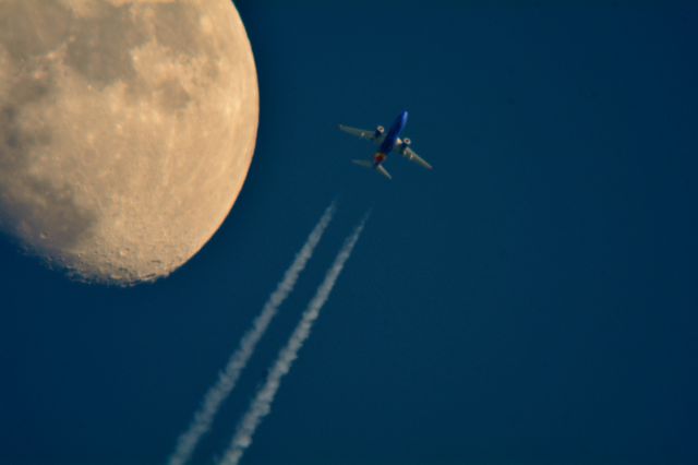 Boeing 737-700 (N7710A) - Southwest 4207 Philadelphia to Denver over Cleveland 36,000 ft.02-28-15