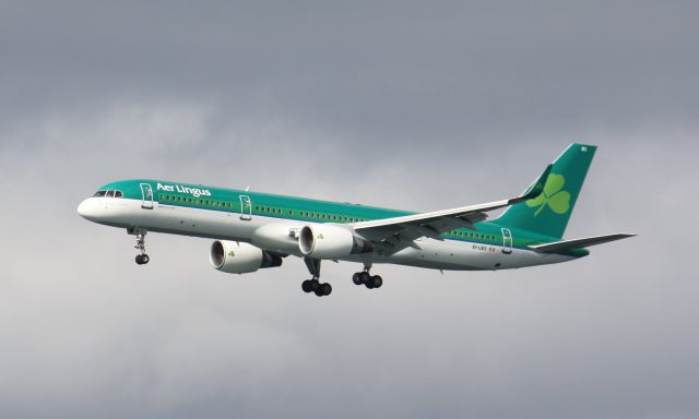 Boeing 757-200 (EI-LBS)