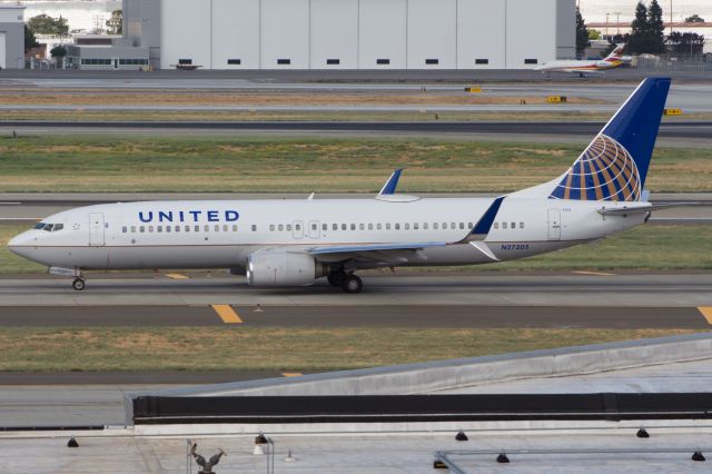 Boeing 737-800 (N27205)