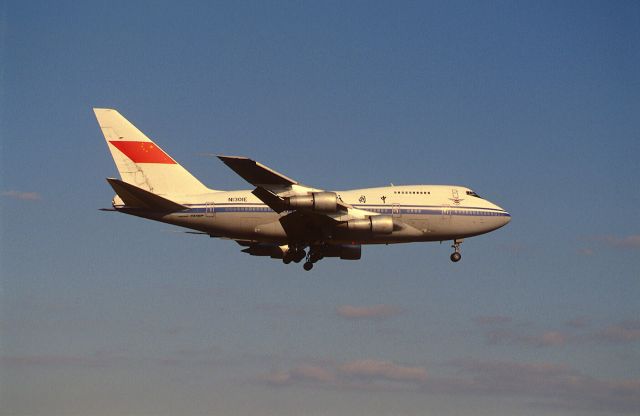 BOEING 747SP (N1301E) - Final Approach to Narita Intl Airport Ryw16 on 1988/11/12