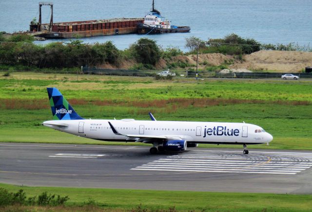 Airbus A321 (N935JB)