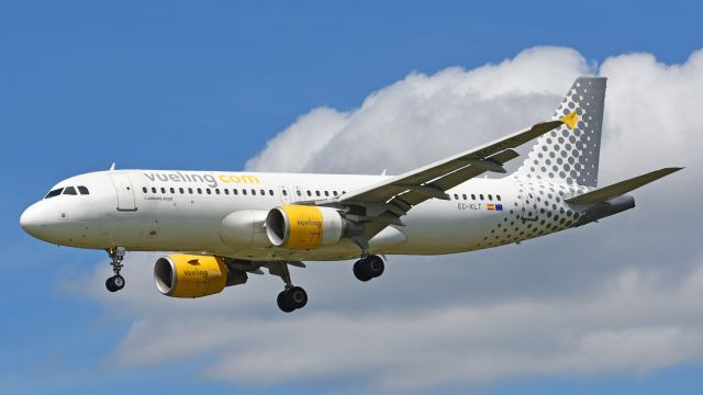 Airbus A320 (EC-KLT)