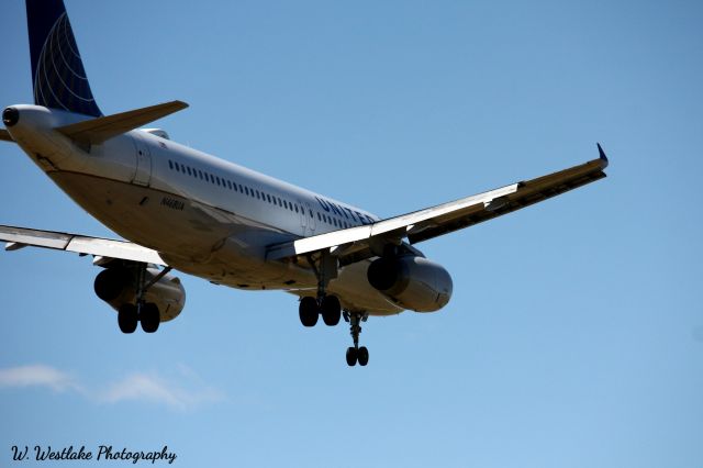 Airbus A320 (N648UA)