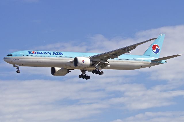 BOEING 777-300 (HL8274)