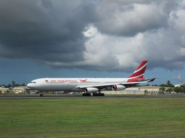 Airbus A340-300 (3B-NBE)