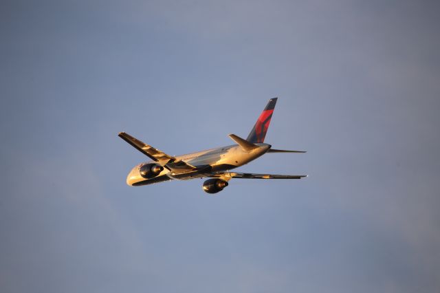 Boeing 757-200 (N654DL)