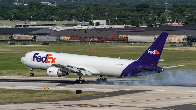 BOEING 767-300 (N278FE) - Runway 4 arrivialbr /5/22/22