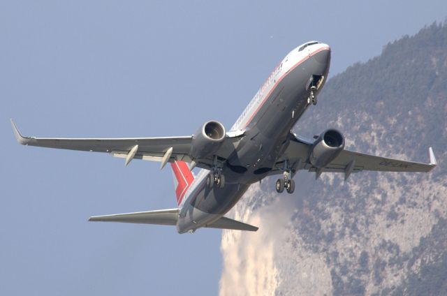 Boeing 737-800 (OE-LNK) - last Lauda air take-off from Innsbruck,an era is gone