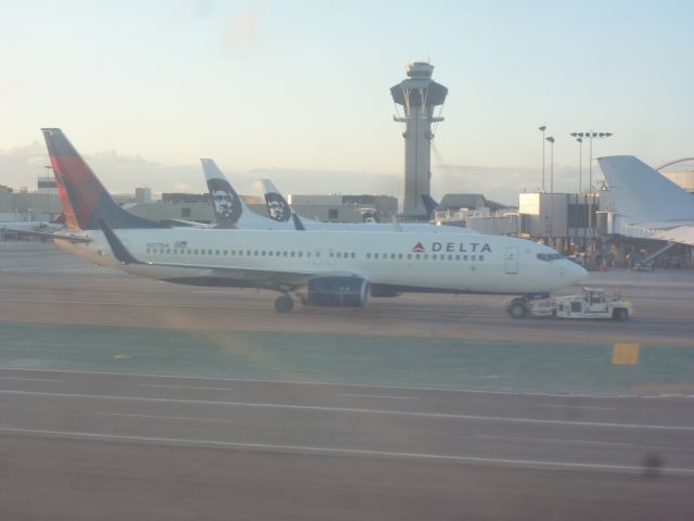 Boeing 737-800 (N377DA)