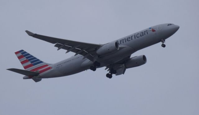 Airbus A330-200 (N283AY) - On final is this 2009 American Airlines Airbus A330-243 in the Spring of 2019.