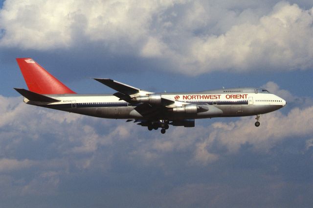 Boeing 747-200 (N625US) - Final Approach to Narita Intl Airport Rwy16 on 1986/02/09