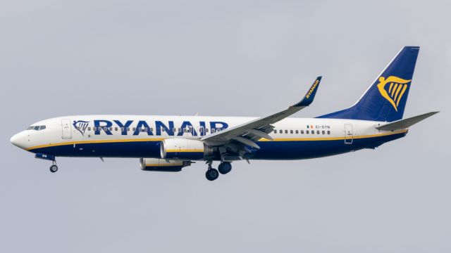 Boeing 737-800 (EI-DYN)