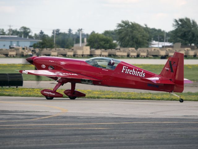 EXTRA EA-300 (N911CG) - Oshkosh 2013!