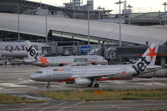Airbus A320 (9V-JSG)