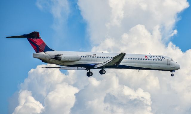 McDonnell Douglas MD-88 (N979DL) - Finally, the MD88 is back on its routine flights into knoxville, 4 times a day!