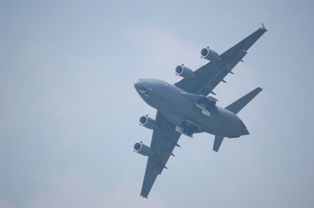 Boeing Globemaster III — - C17 at YNG Airshow Aug 2009 MEANING BUSINESS!