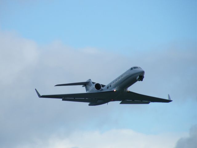 Gulfstream Aerospace Gulfstream IV (N767DT) - N767DT G450 DEP EINN 19-02-2012