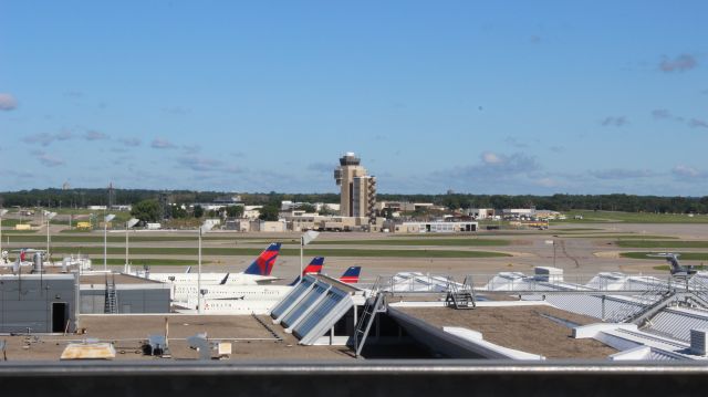 Airbus A320 (N343NW) - Taken from the Gold/Brown parking garage