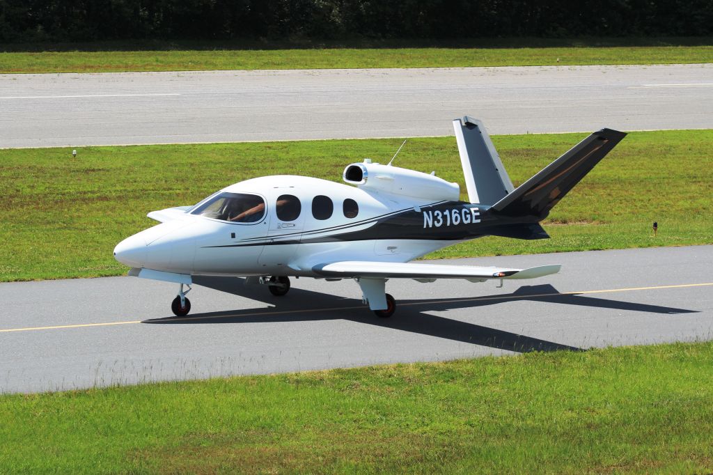 Cirrus Vision SF50 (N316GE)