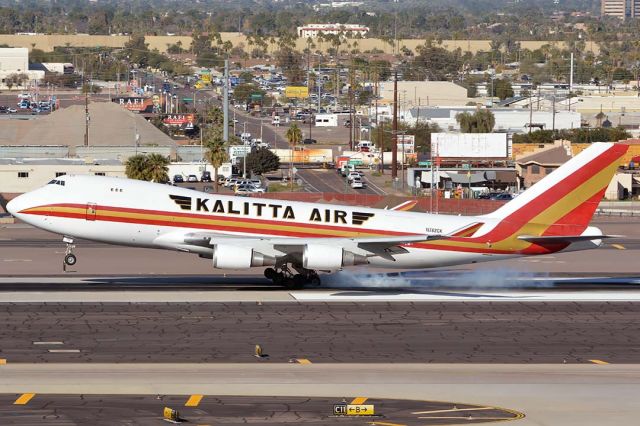 Boeing 747-400 (N782CK) - Kalitta Air Boeing 747-4HQF N782CK at Phoenix Sky Harbor on December 19, 2019.