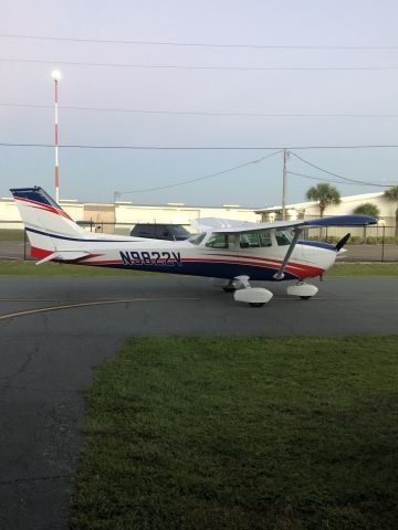 Cessna Skyhawk (N9822V)